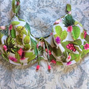 NWOT Freya Cactus UW Bikini Top 36H